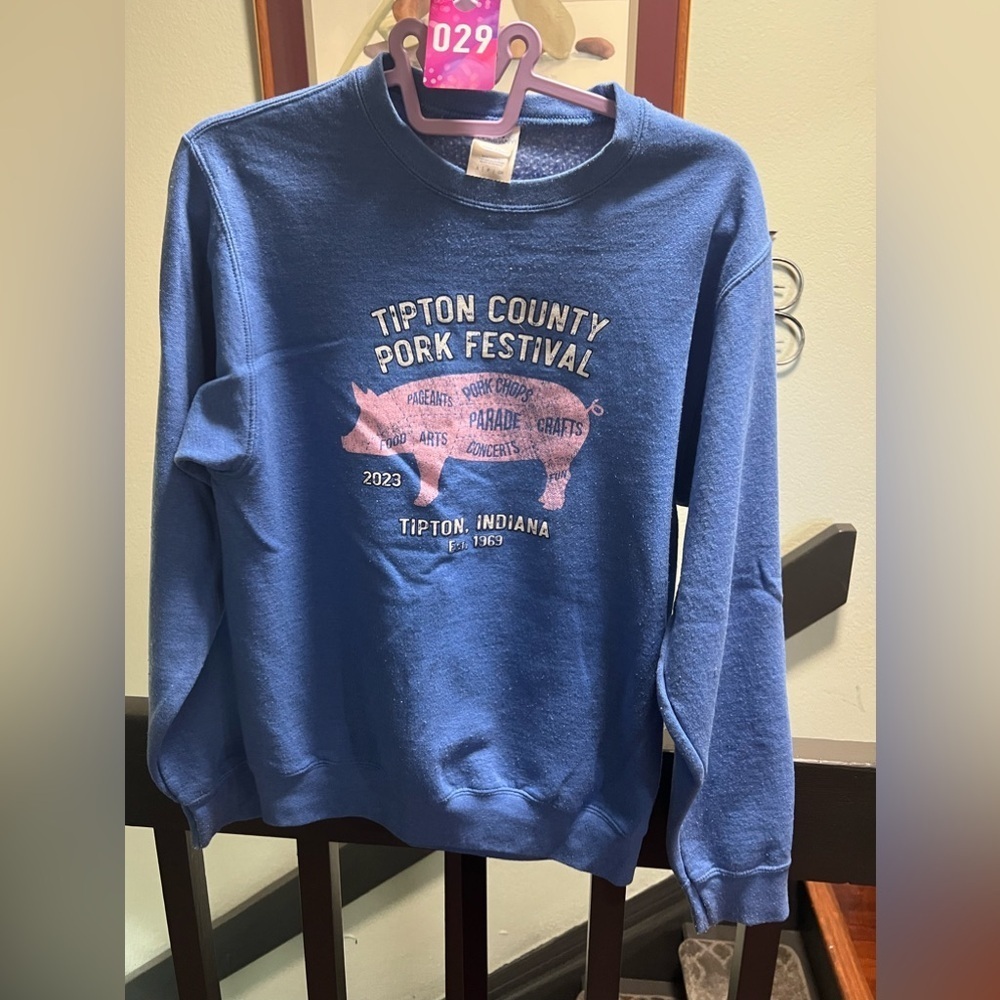 Gildan Blue Tipton County Pork Festival Crewneck Sweatshirt Size Small. #029